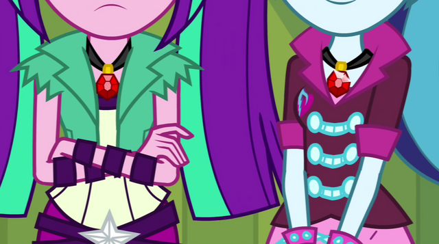 File:Aria and Sonata's pendants EG2.png