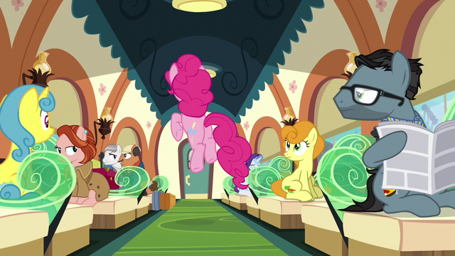 File:Passengers see Pinkie excited S6E3.png
