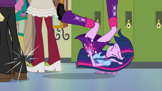 File:Twilight tripping up EG.png