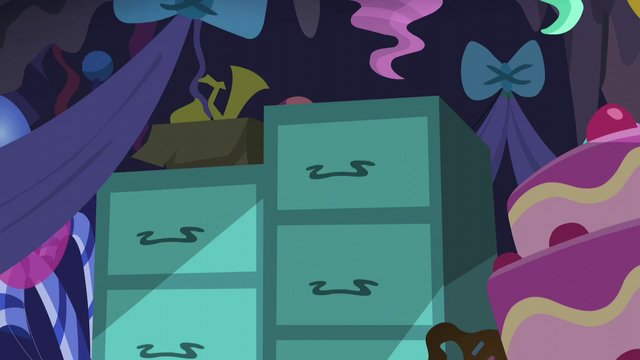 File:Drawers S5E11.png