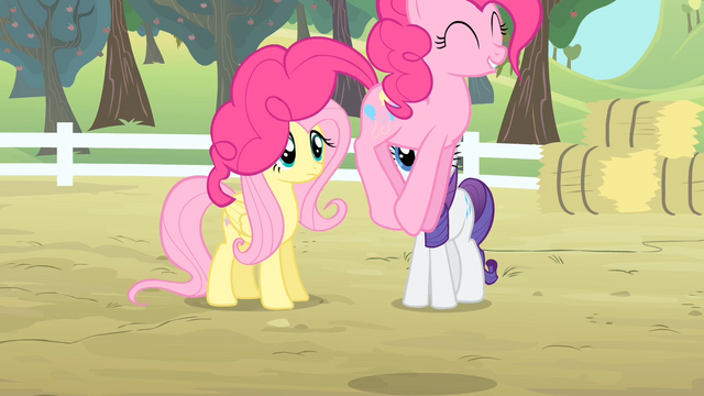 File:Pinkie Pie hopping S4E07.png