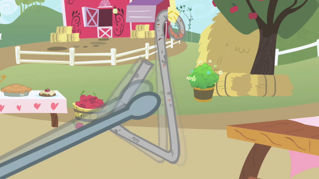 File:Applejack ringing triangle S1E01.png