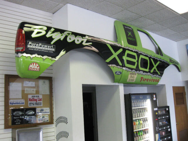 File:BIGFOOT-Monster-Truck-Xbox-Full-Fiberglass-Body-Side.jpg