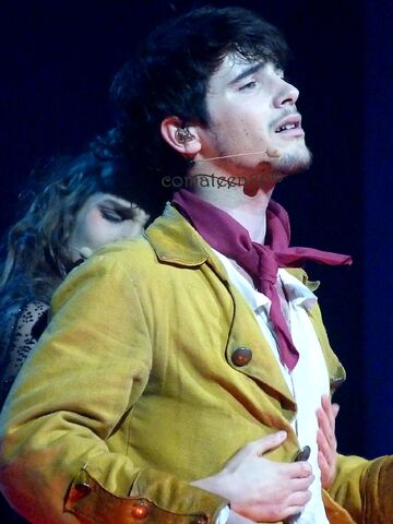 Fichier:Olympe et Ronan câlin.jpg