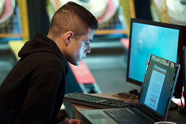 File:Mr.-Robot-1x04-7.jpg