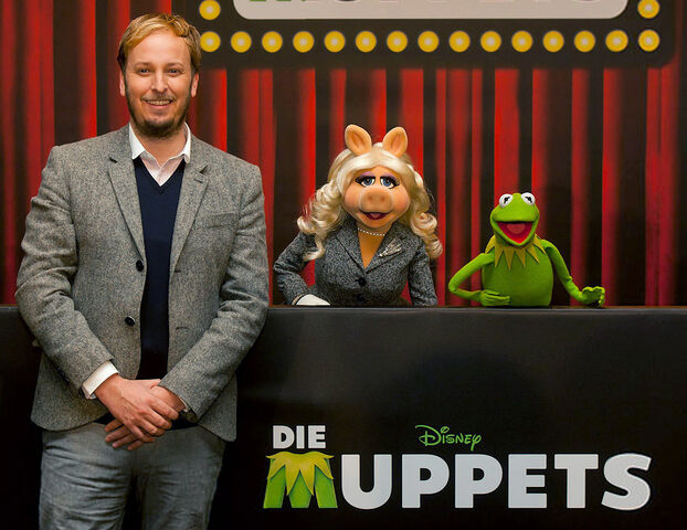 File:DieMuppets-GermanPremierePressConference-Berlin-(2012-01-18)01.jpg