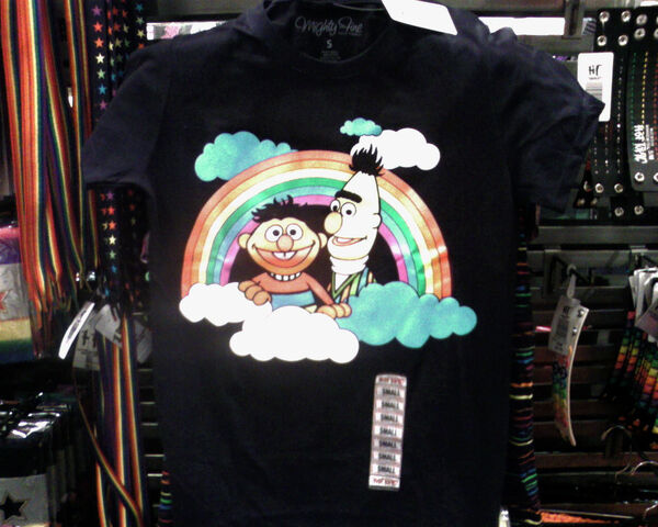 File:HotTopic-T-Shirt-E&B-2009-06-29.jpg