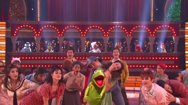 File:Kermitarchesdancingstars.jpg