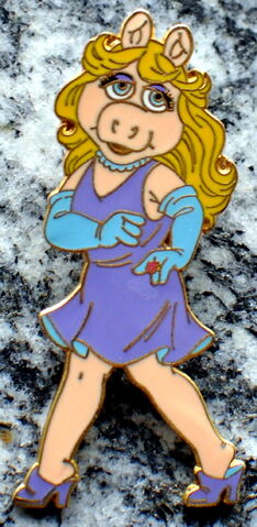 File:Disneyland paris pin piggy.jpg