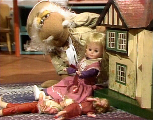 File:FR-320-TheIncredibleShrinkingMokey-TravelingMatt-Barbie&Ken.jpg