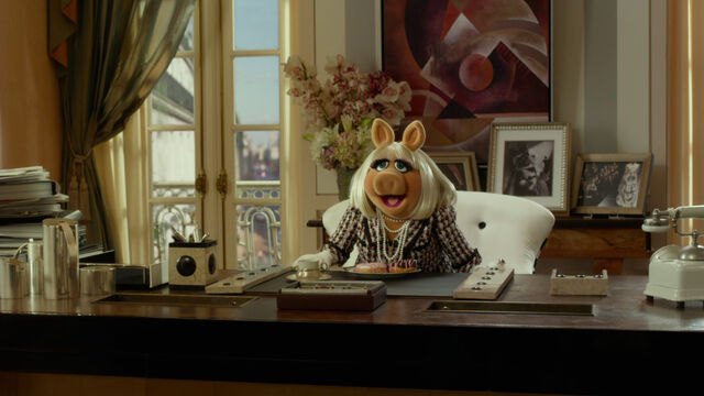 File:Piggy-office-painting.jpg