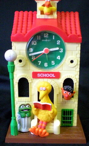 File:Bradley time 1978 school house clock 1.jpg