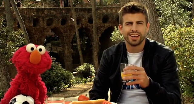 File:Gerard pique and elmo.jpg