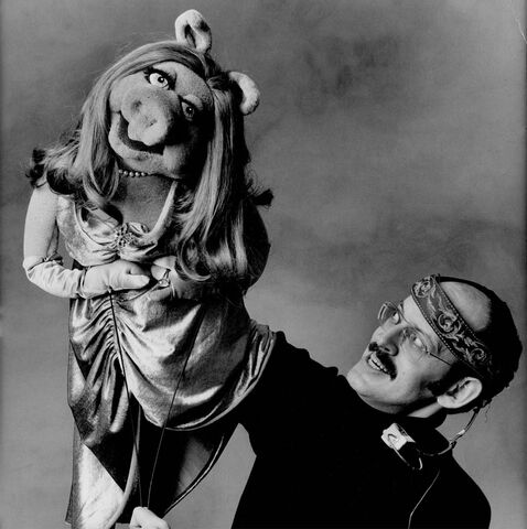 File:Frank Oz and Piggy.jpg