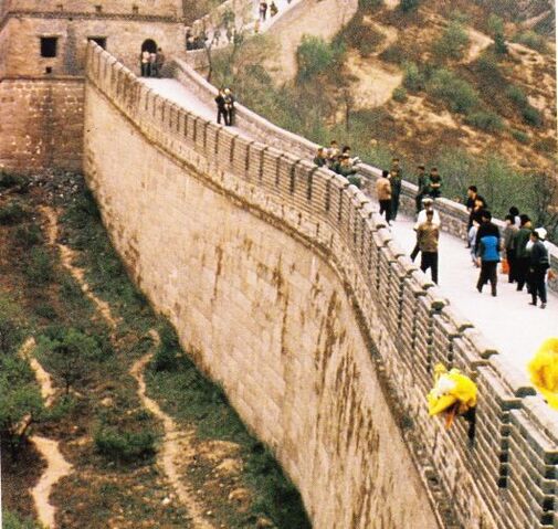 File:Big bird great wall.jpg