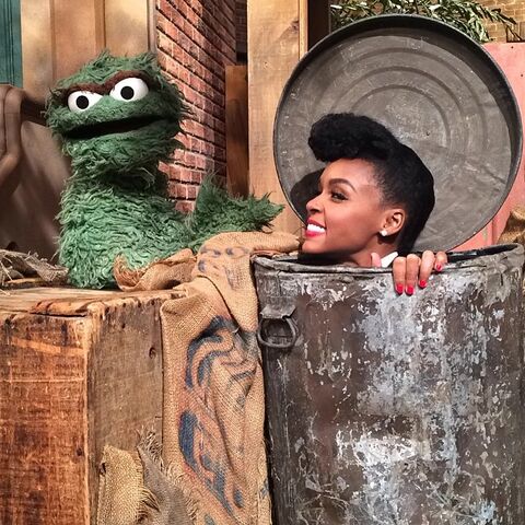 File:Oscar-JanelleMonae-Trashcan-(2013-12-12).jpg