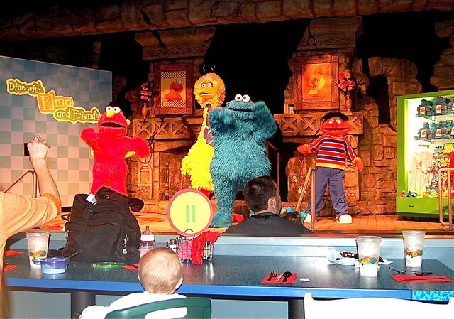 File:Buschgardens-dinewithelmo2.jpg