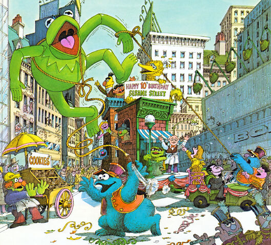 File:Smollin-kermitmacys.jpg