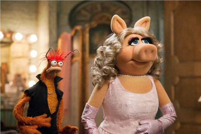 File:Pepe and piggy.jpg
