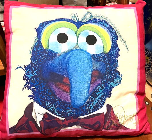 File:1981 gonzo pillow.jpg