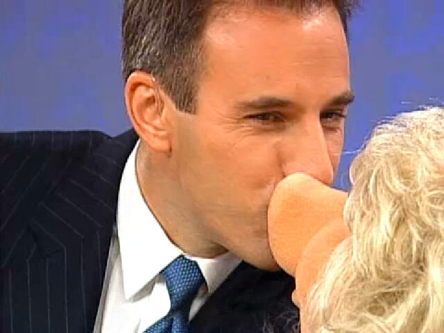File:Today-MissPiggyKissedByMattLauer-(1997-10-17).jpg