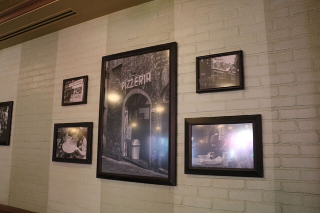 File:PizzeRizzo wall 13.jpg