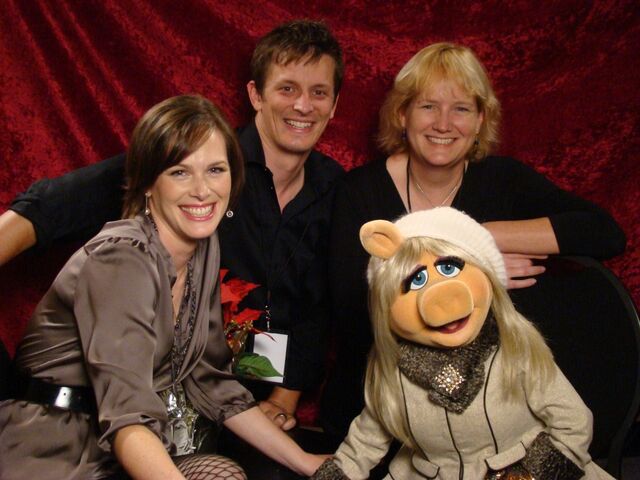 File:MyChristmas-KPBS-Crew&MissPiggy-(2009).jpg