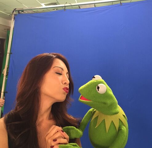 File:Ming-Na Wen kiss.jpg