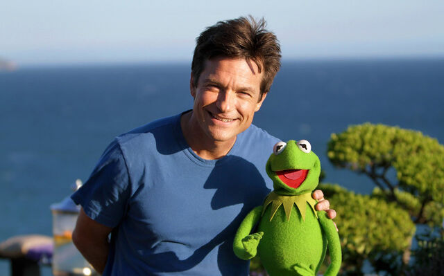 File:TheMuppets-JasonBateman&Kermit.jpg