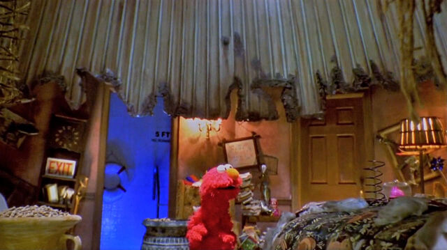 File:Elmo in can grouchland.jpg