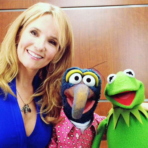 File:Lea Thompson Gonzo Kermit.jpg