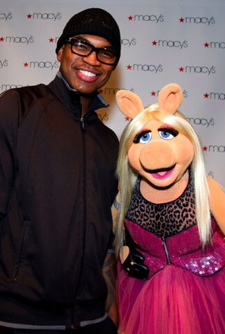 File:Piggyneyo.jpg