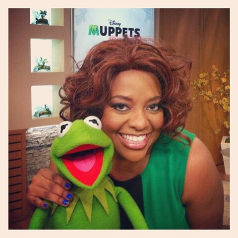 File:QVC-SherriShepherd&Kermit-(2014-03-16).jpg