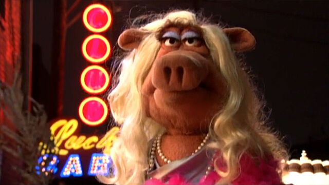 File:TheMuppets-Behind-The-Scenes-Interviews-MissPoogy.jpg