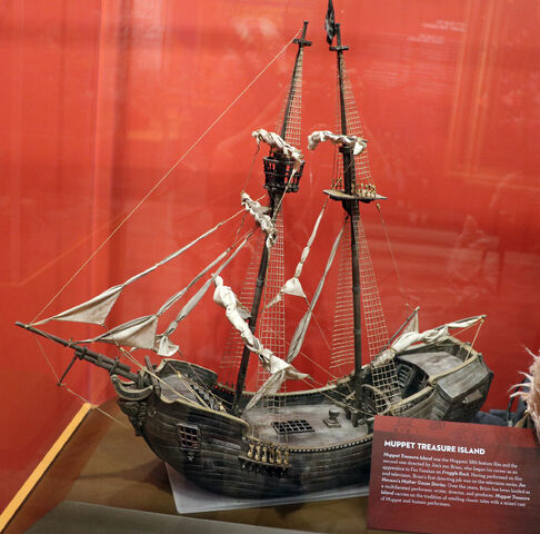 File:Hispaniola mini display.jpg
