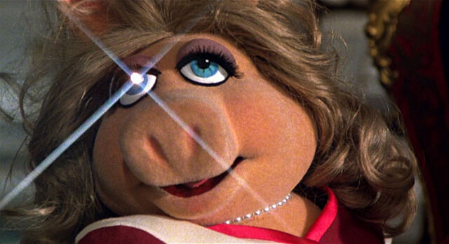 File:GlamorEyedPiggy-GMC.jpg