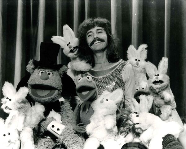 File:Doug Henning02.jpg