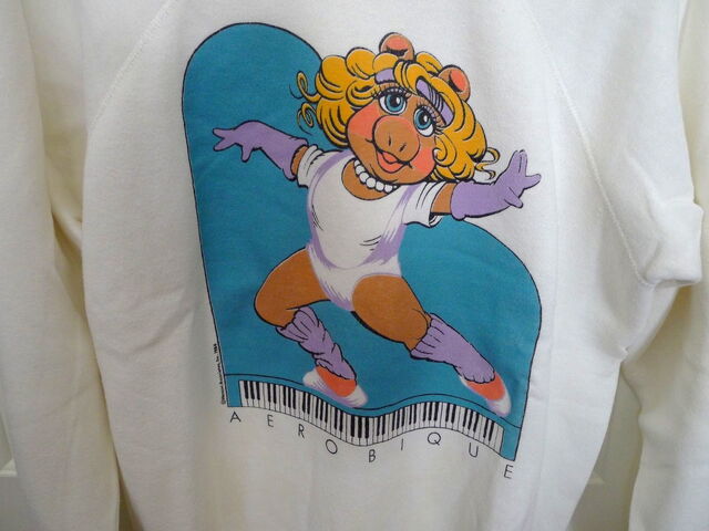 File:Aerobique sweatshirt 1984 a.jpg
