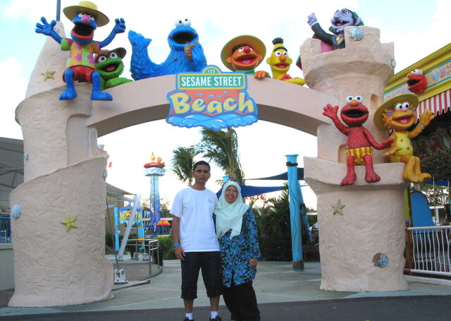 File:Sesame-street-beach-1.jpg