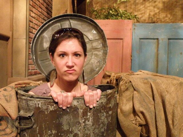 File:Kelly Vrooman oscar trashcan.jpg