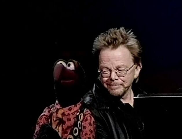 File:Paulgonzlive.jpg
