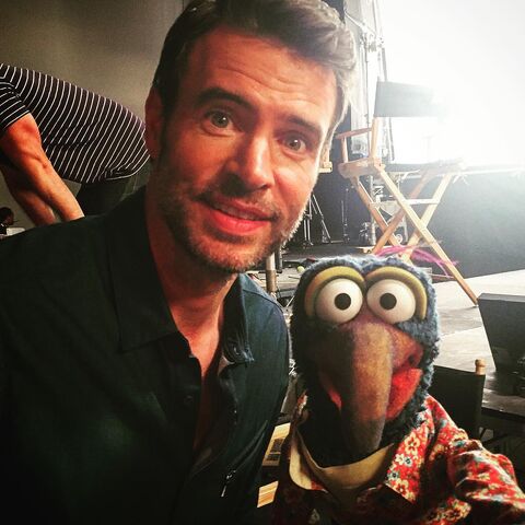 File:Scott Foley Gonzo.jpg