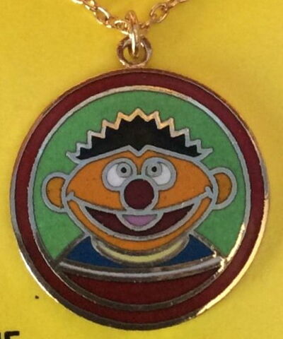 File:Femic necklace ernie pendant.jpg