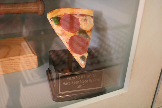 File:PizzeRizzo case 01.jpg