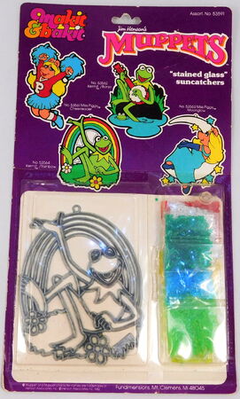 File:Fundimensions 1982 stained glass suncatcher kit.jpg