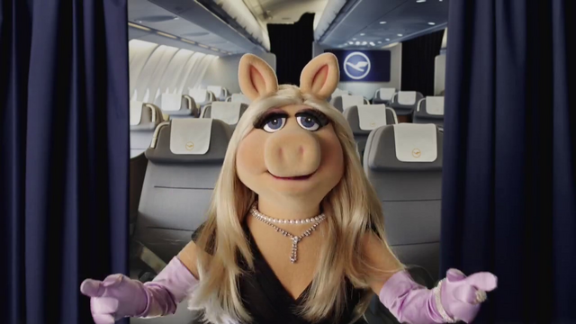 File:Lufthansa-MissPiggy-(April2014)-04.png