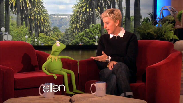 File:EllenDegeneres-Kermit-(2011-11-09).jpg