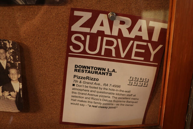 File:PizzeRizzo bulletin board 08.jpg