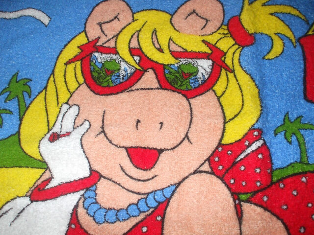 File:Franco 1989 miss piggy beach towel 2.jpg