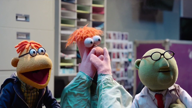 File:TheMuppets-S01E07-ScooterBeakerBunsen.png